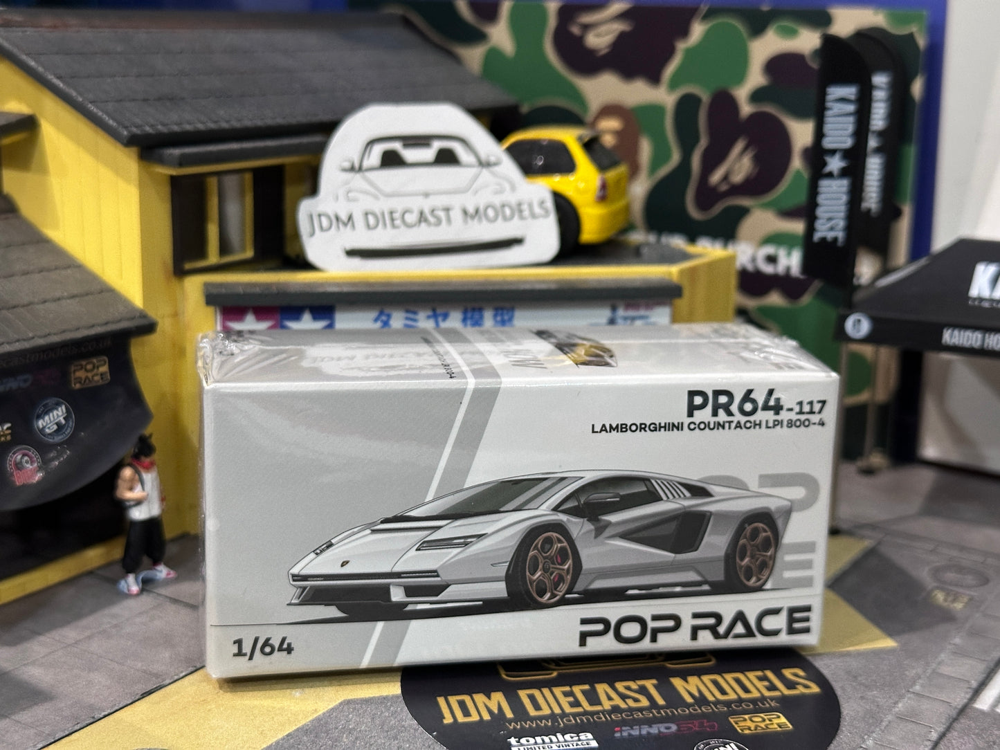 PopRace 1/64 Lamborghini Countach LPI 800-4 White Bianco PR64-117