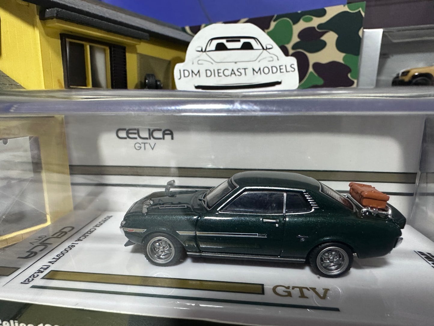 Inno64 Toyota Celica 1600GT TA22 Green with luggage