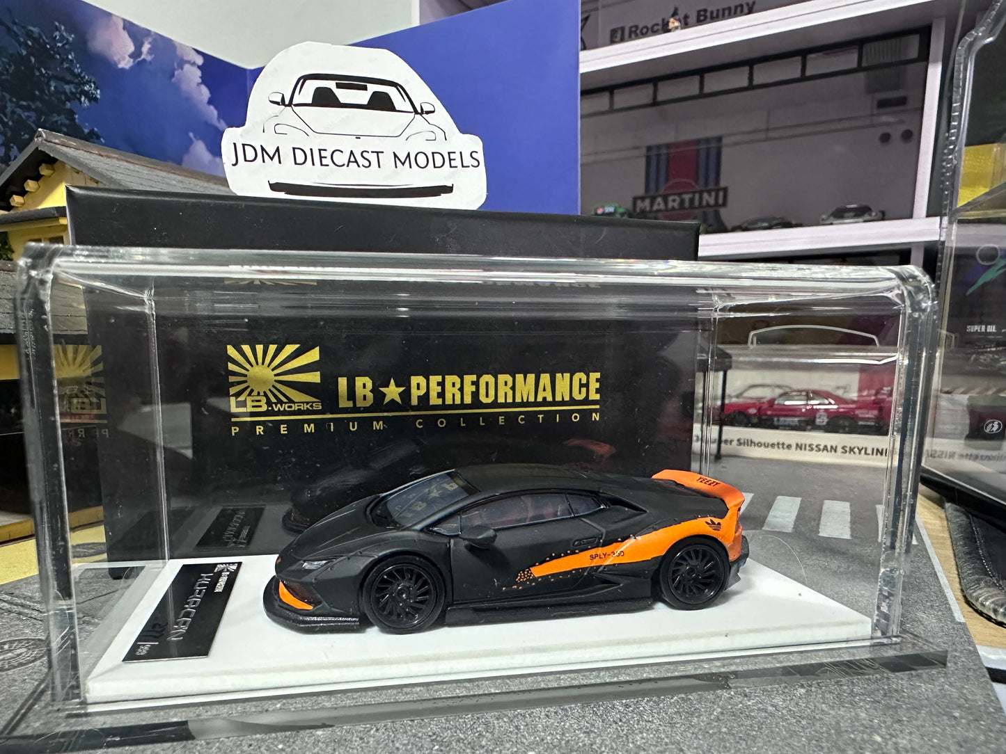 LB PERFORMANCE 1:64 LIBERTY WALK LB-WORKS Huracan LP610 Matt Black/ Orange Resin