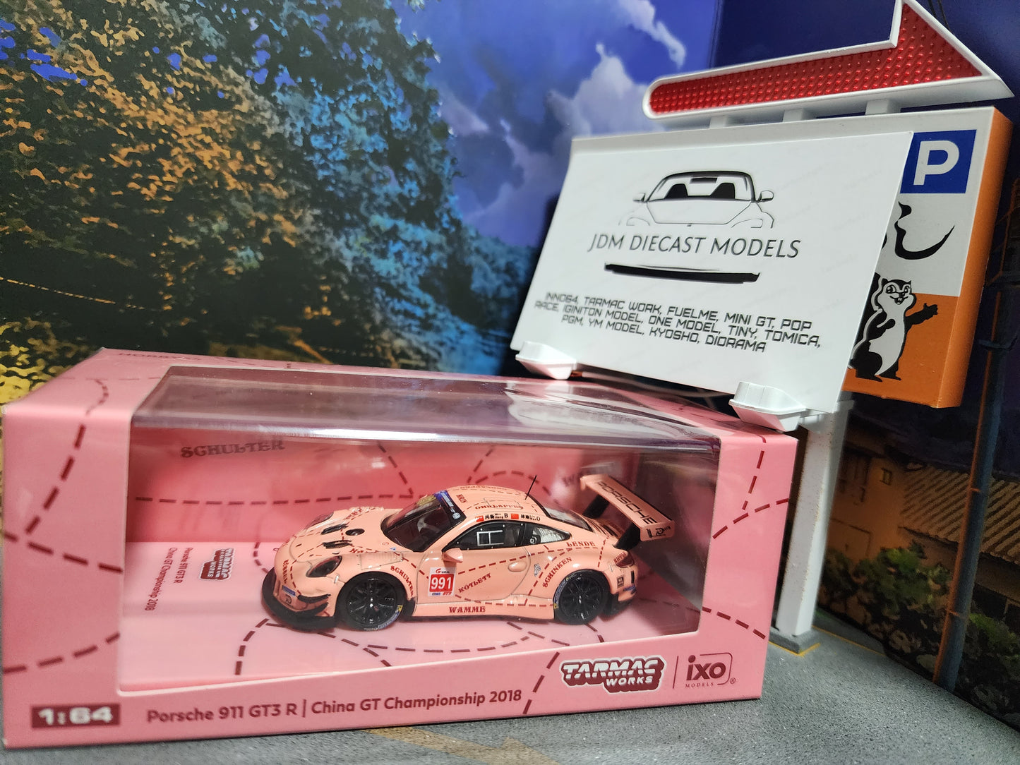 Tarmac Works Porsche 911 GT3 R China GT Championship 2018 Pink #911 Ixo