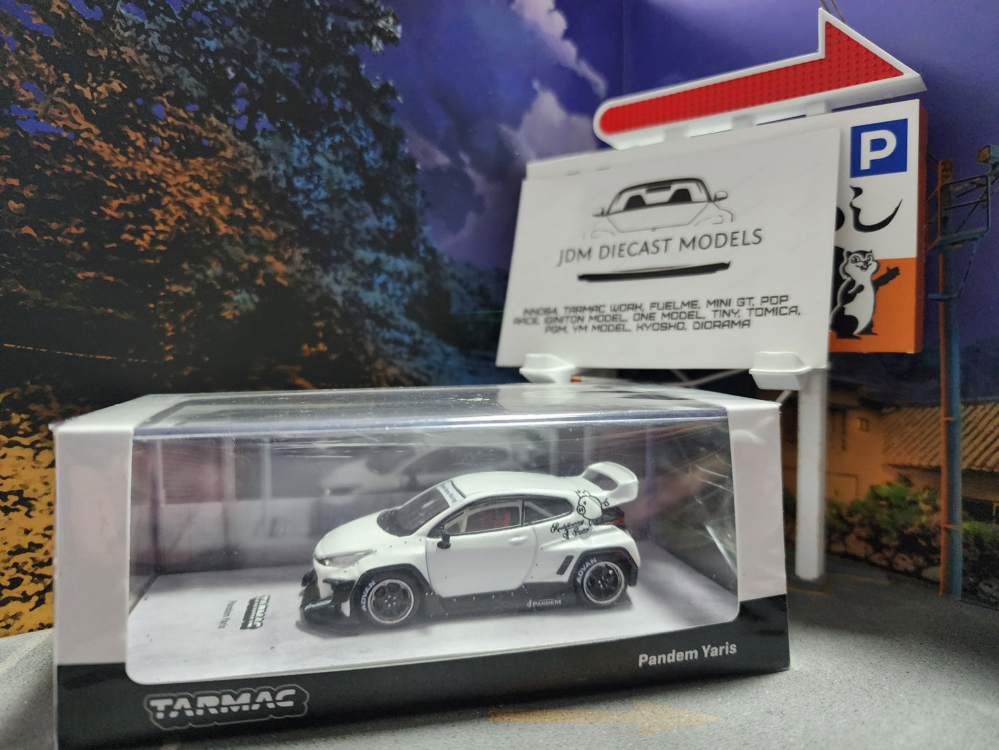 Tarmac Works Toyota Pandem Yaris White T64R-080-WH