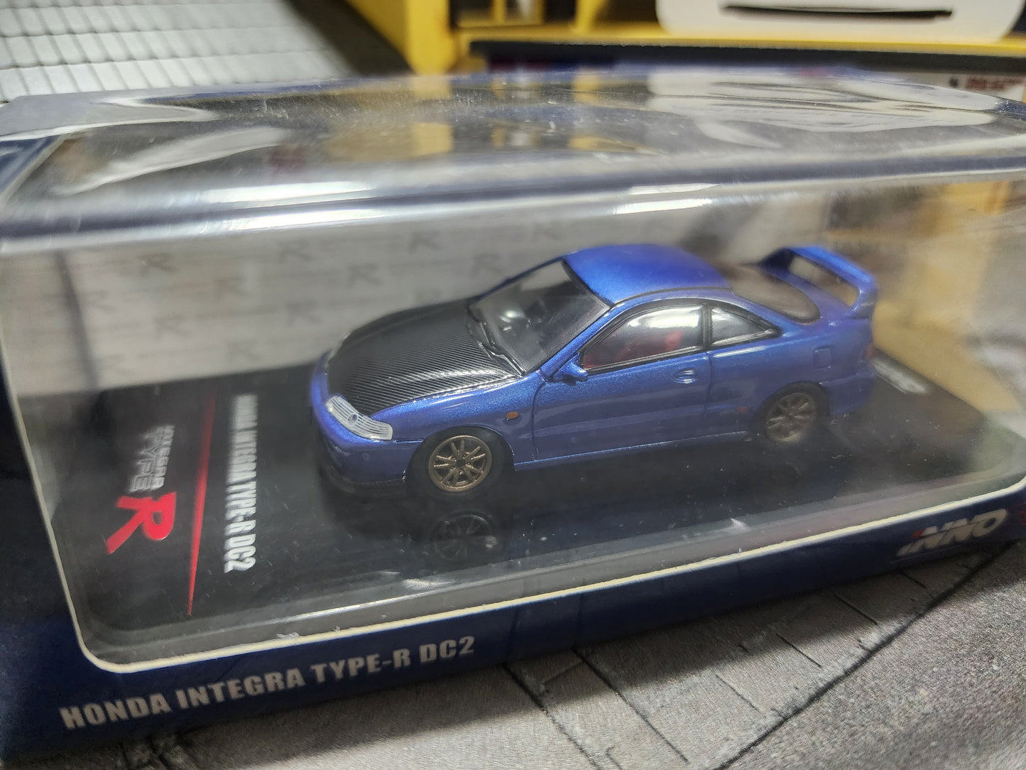 Inno64 Honda Integra Type-R DC2 Blue with Extra Wheels and Decals IN64-DC2-BLU