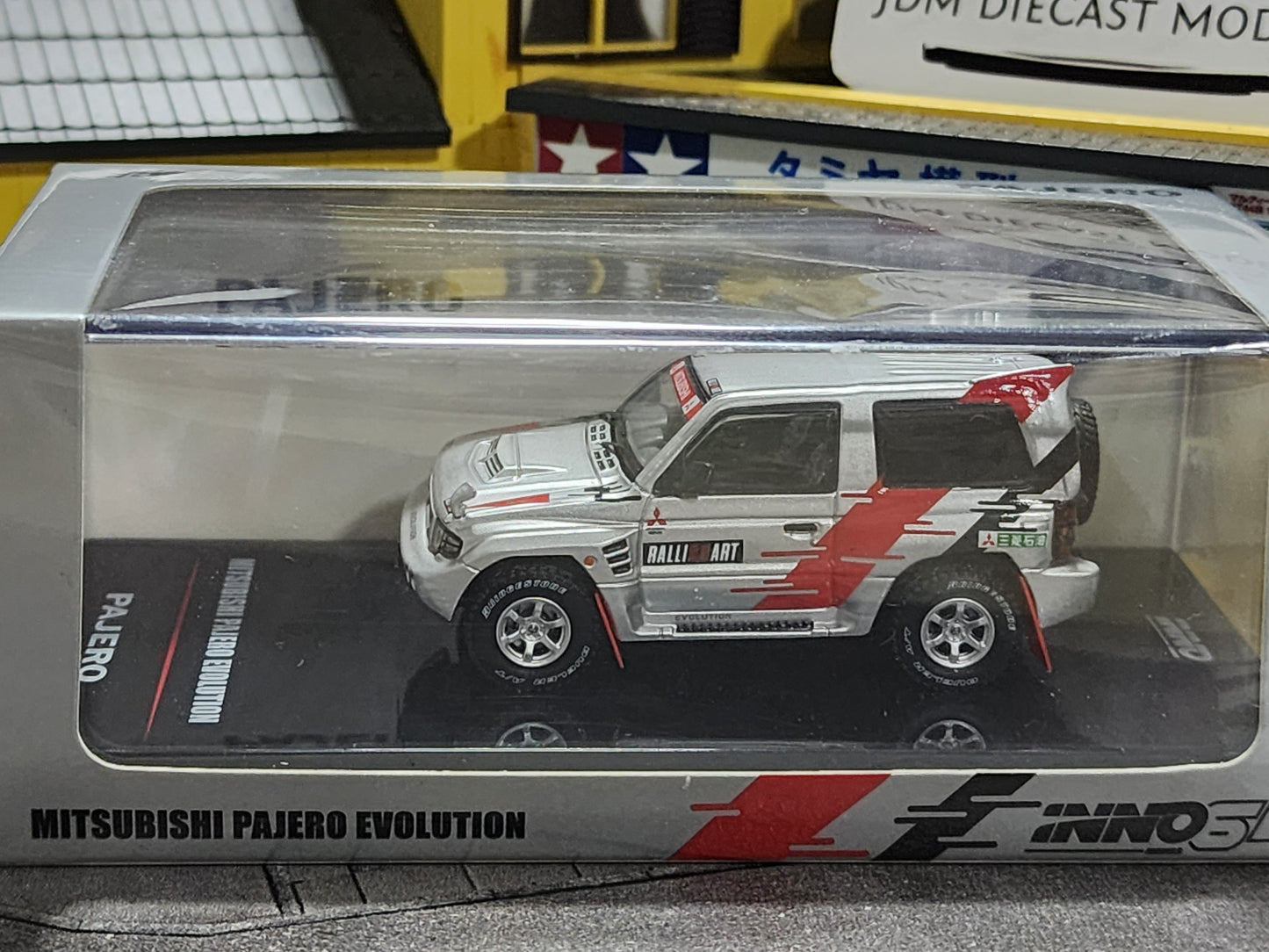 Inno64 Mitsubishi Pajero Evolution Ralliart Silver IN64-EVOP-RASIL