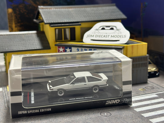 Inno64 Toyota Sprinter Trueno AE86 White/Black with extra wheels Japan Special Edition