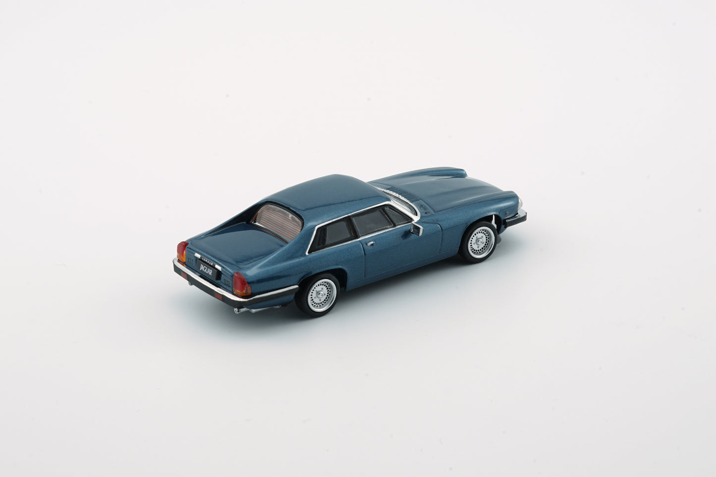 BM Creations Jaguar XJ-S V12 Cobalt Blue 64B0158