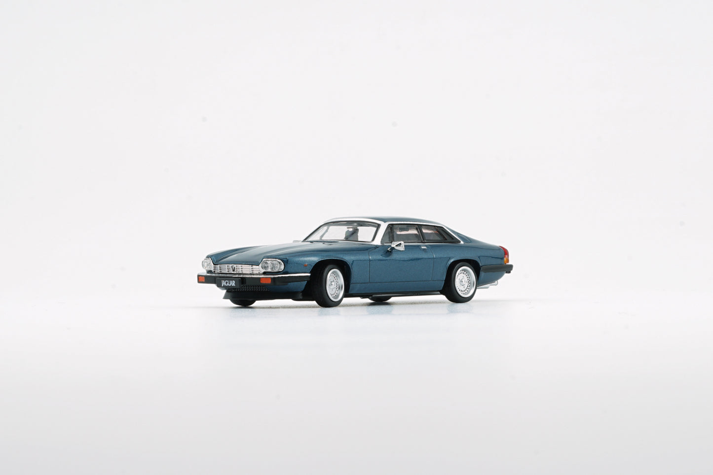 BM Creations Jaguar XJ-S V12 Cobalt Blue 64B0158