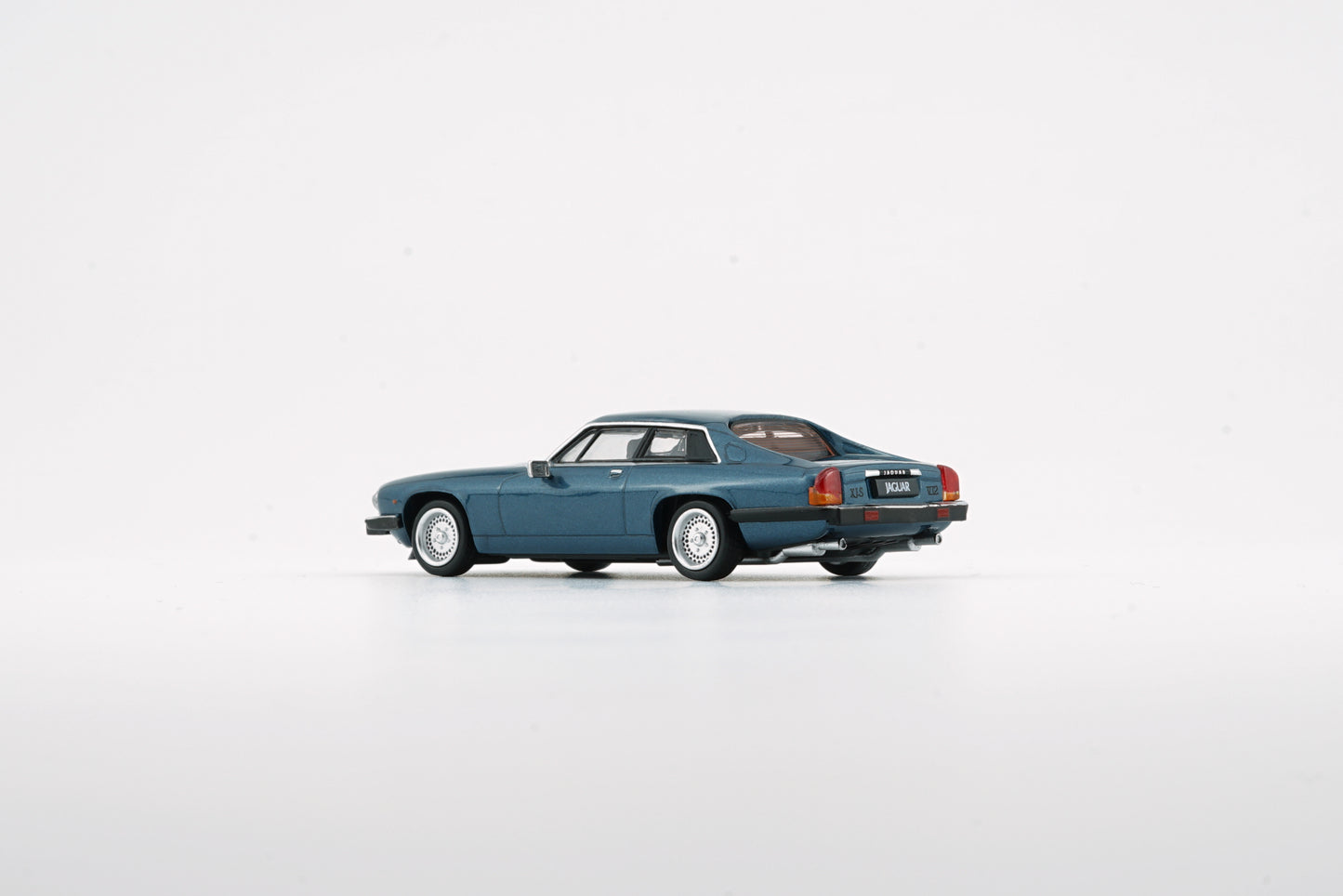 BM Creations Jaguar XJ-S V12 Cobalt Blue 64B0158
