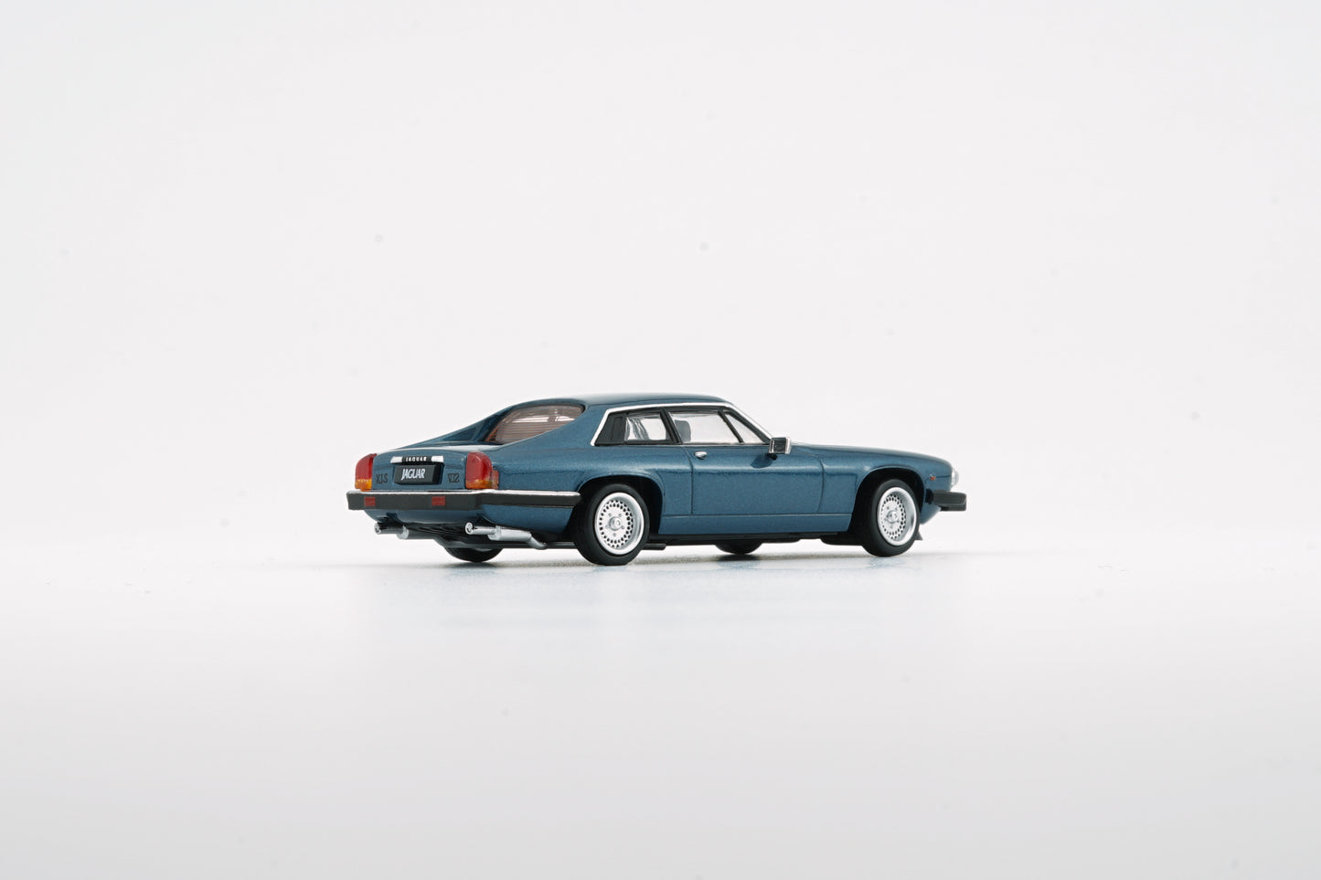 BM Creations Jaguar XJ-S V12 Cobalt Blue 64B0158