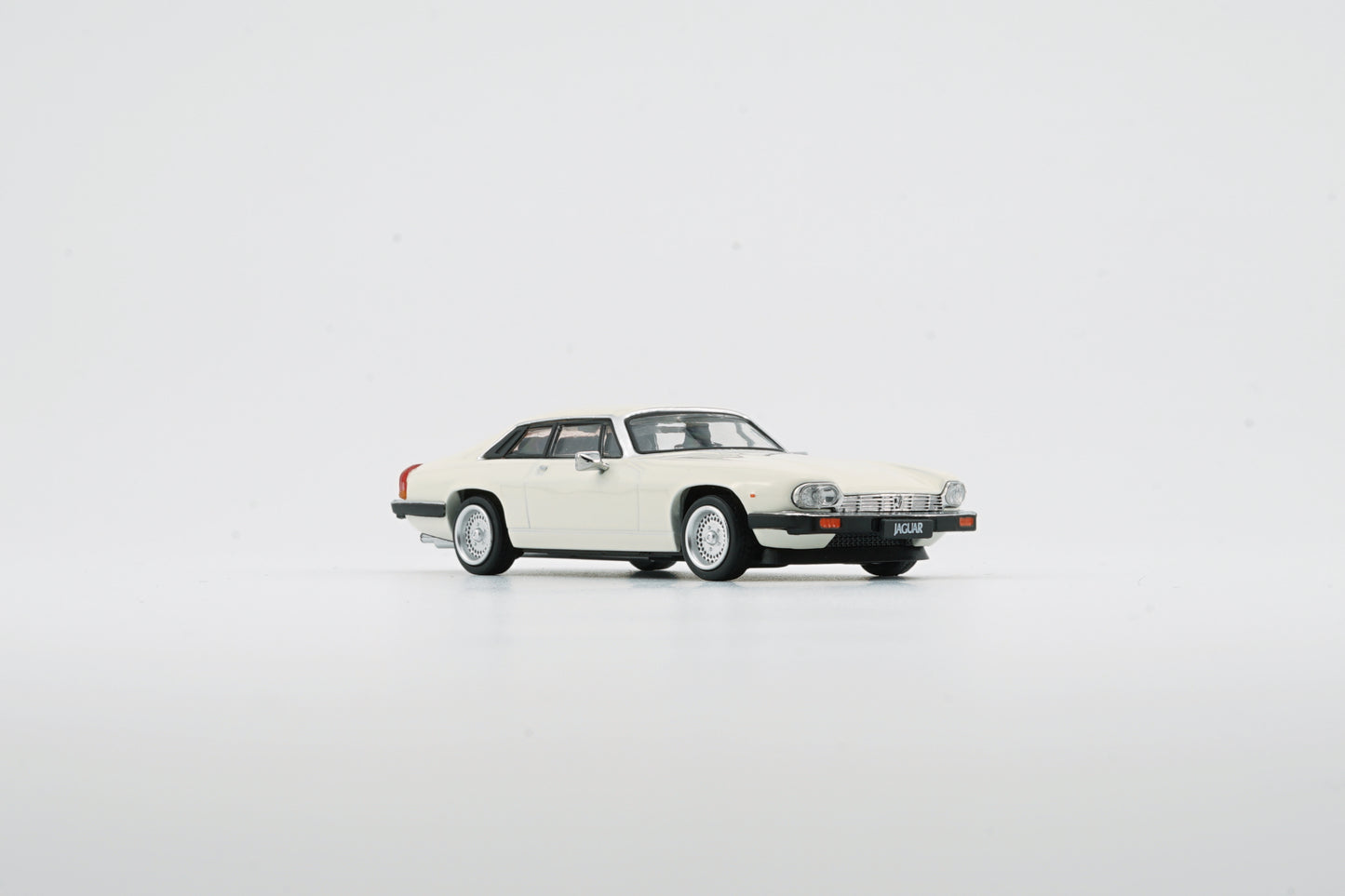 BM Creations Jaguar XJ-S V12 Glacier White 64B0160