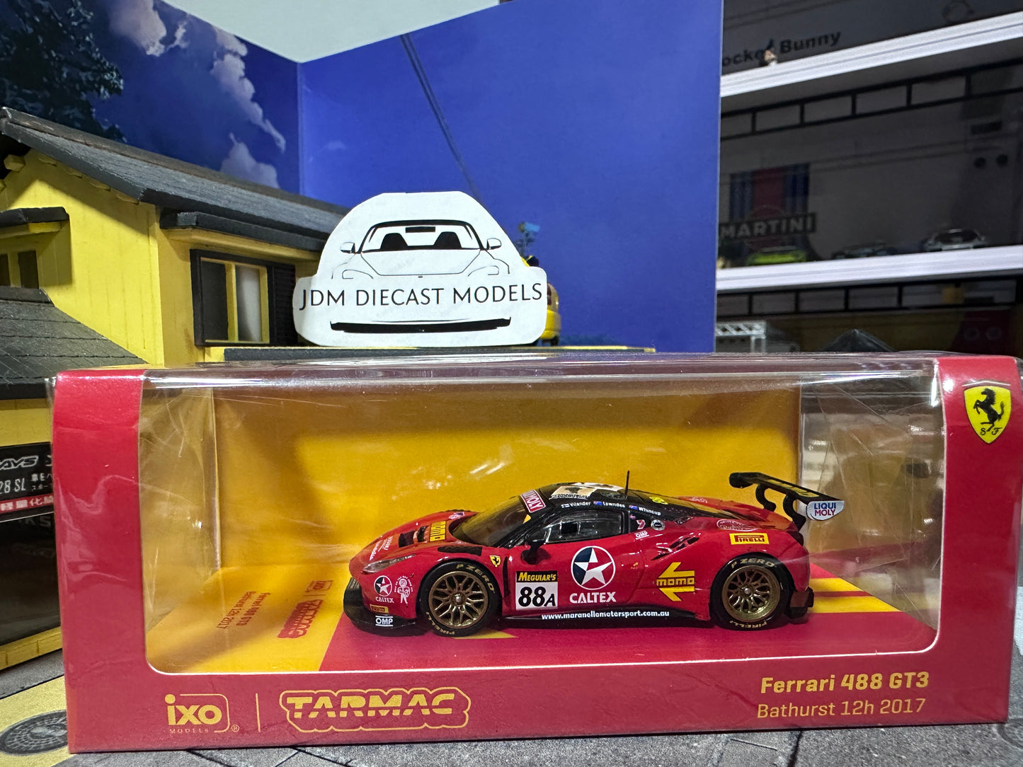 Tarmac Works Ferrari 488 GT3 Bathurst 12h 2017 Lowndes / Whincup / Vilander