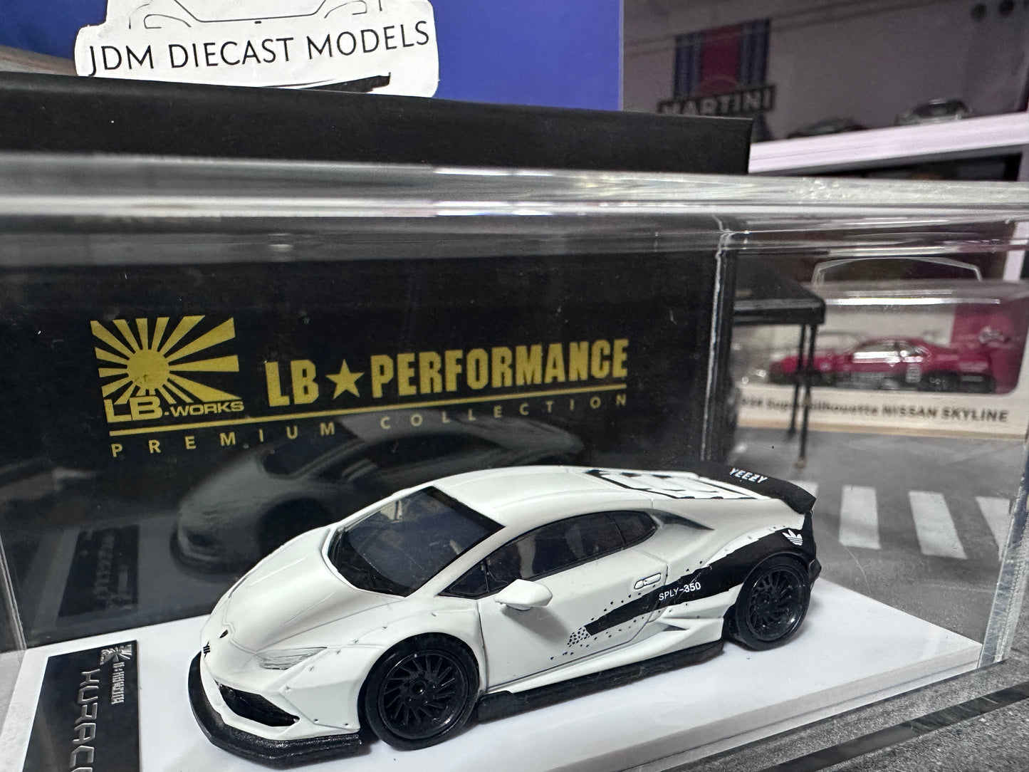 LB PERFORMANCE 1:64 LIBERTY WALK LB-WORKS Huracan LP610 White/Black Resin