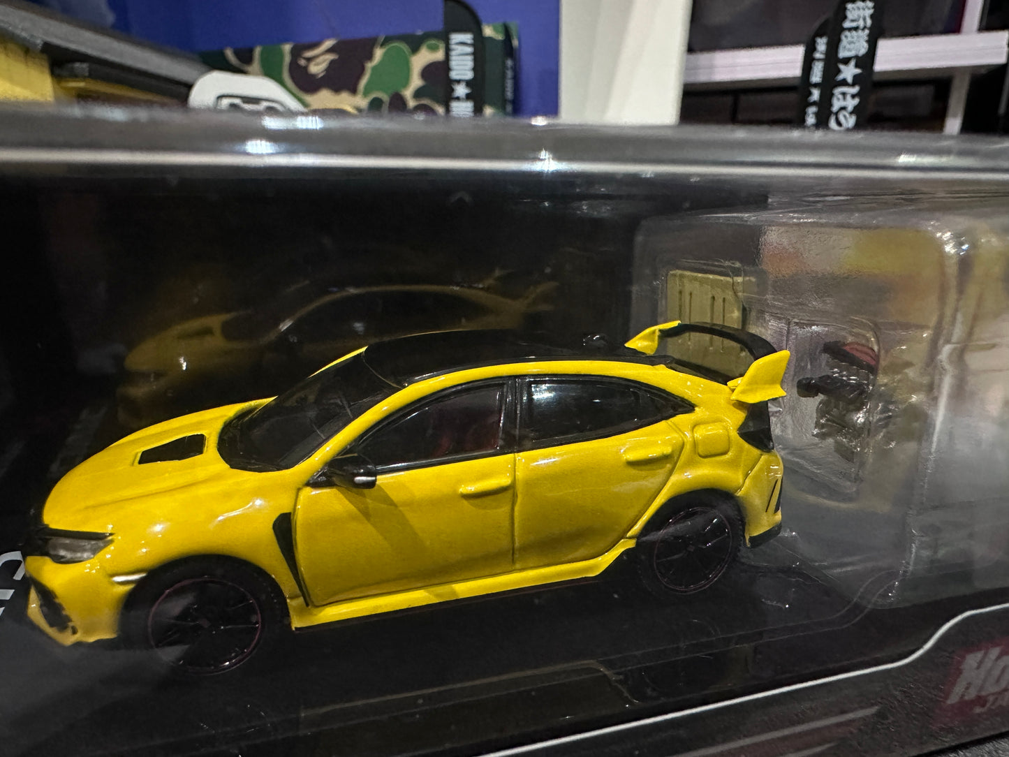 Hobby Japan Honda CIVIC TYPE R FK8 2020 with Engine Display Model Sunlight Yellow II HJ642055BY