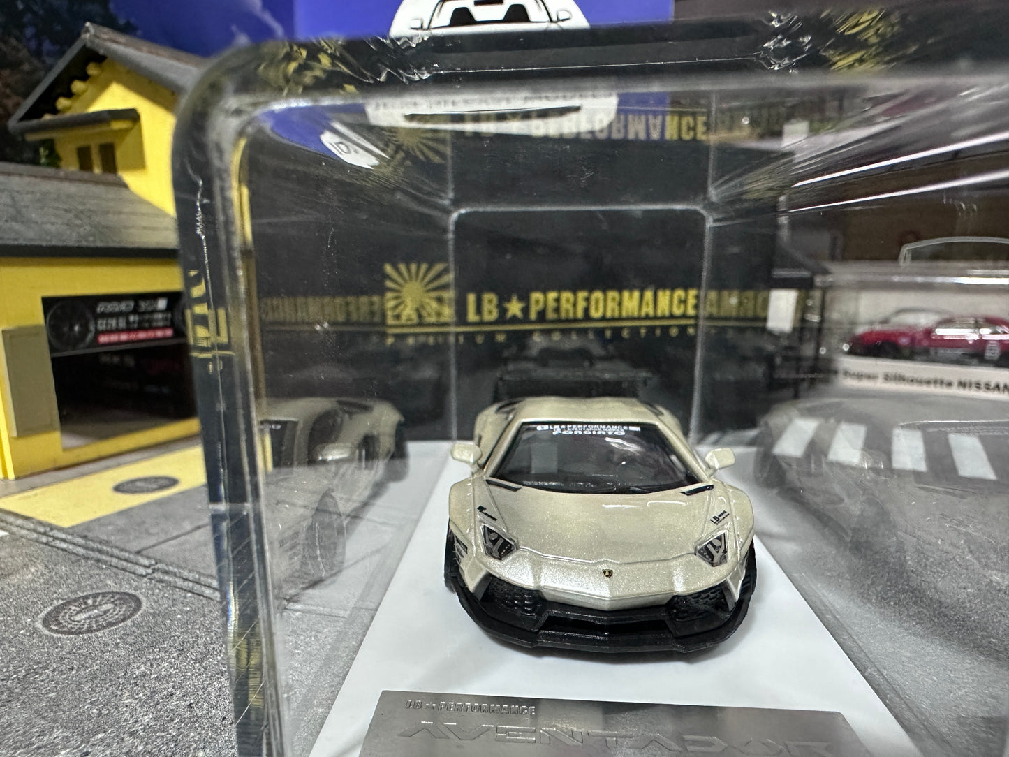 LB PERFORMANCE 1:64 LIBERTY WALK LB-WORKS Aventador LP700 Pearl White Resin
