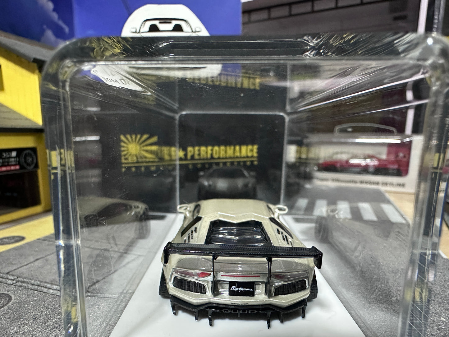 LB PERFORMANCE 1:64 LIBERTY WALK LB-WORKS Aventador LP700 Pearl White Resin