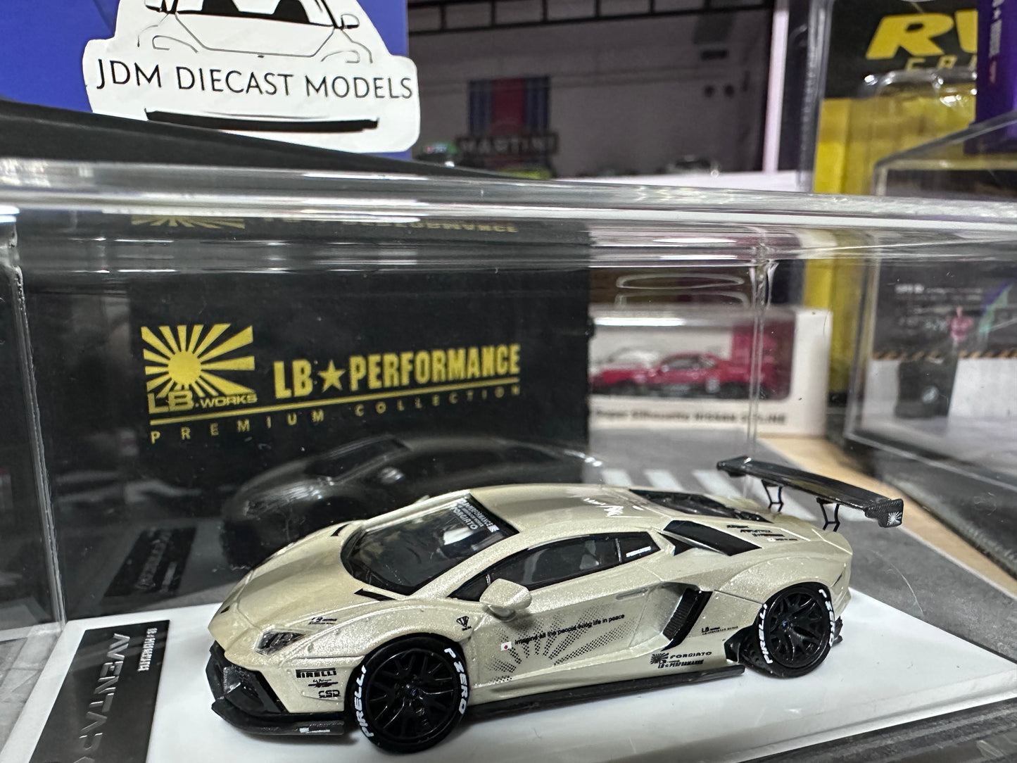LB PERFORMANCE 1:64 LIBERTY WALK LB-WORKS Aventador LP700 Pearl White Resin
