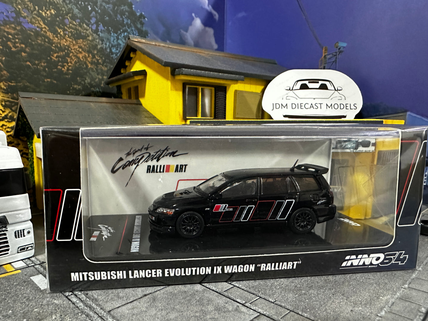 INNO64 Mitsubishi Lancer Evolution IX Wagon 2005 Ralliart Black IN64-EVO9W-RABL
