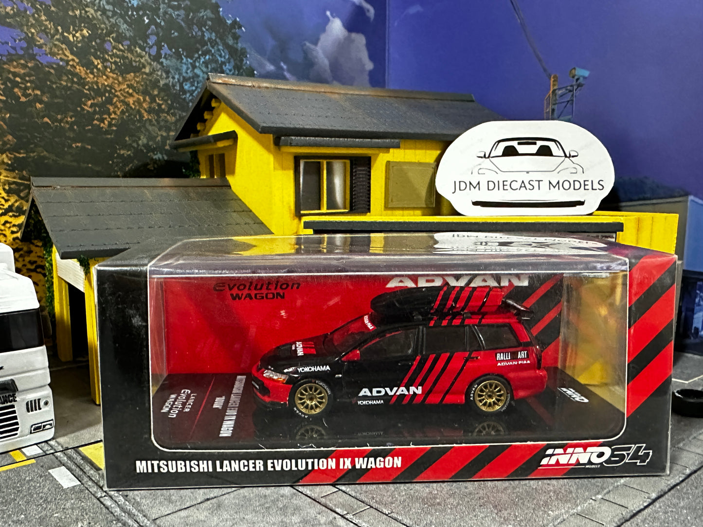 Inno64 Mitsubishi Lancer Evolution IX Wagon "ADVAN" Livery With Race Car Interior and Roof Cargo Box IN64-EVO9W-ADRB
