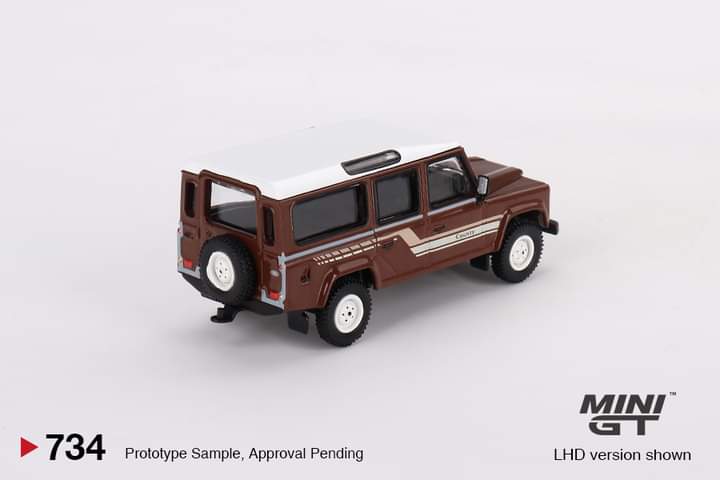 Minigt Land Rover Defender 110 1985 County Station Wagon Russet Brown