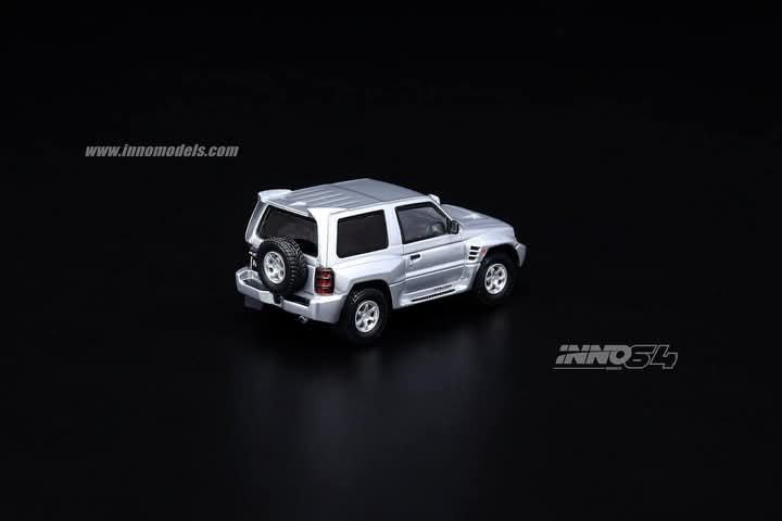 INNO64 Mitsubishi Pajero Evolution Silver IN64-EVOP-SL
