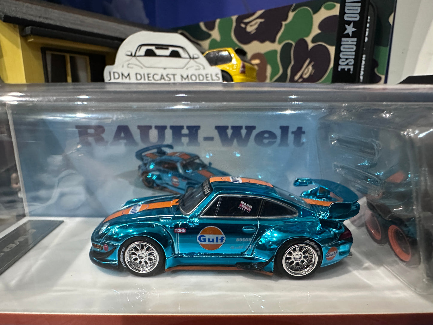 Fast Speed RWB 993 GT Chrome Gulf comes with extra sets of Wheels
