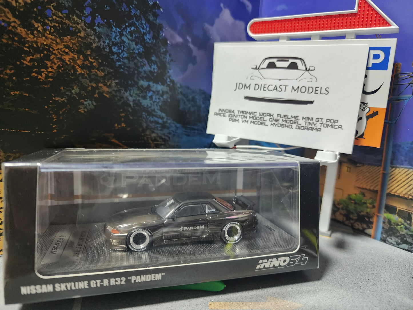 Inno64 Nissan Skyline GT-R R32 Pandem Hong Kong Special Edition Black (Chrome)