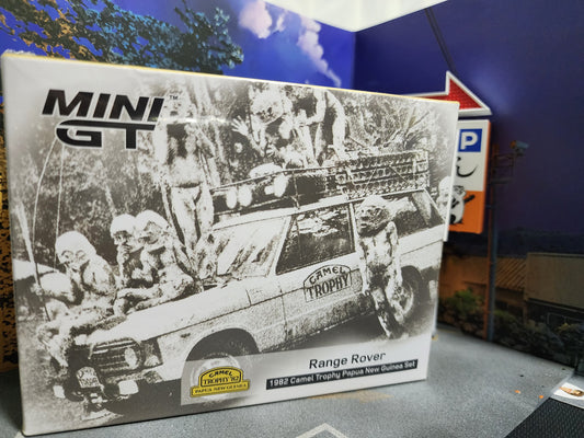 MiniGT Range Rover 1982 Camel Trophy Papua New Guinea Set