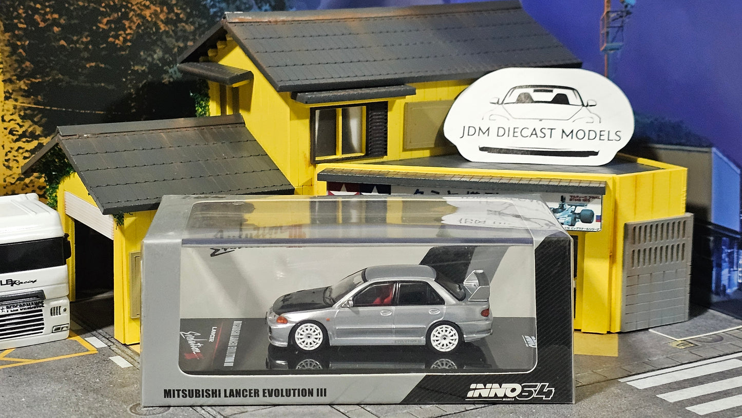 Inno64 Mitsubishi Lancer Evolution III Silver with Carbon Bonnet IN64-EVO3-SIL