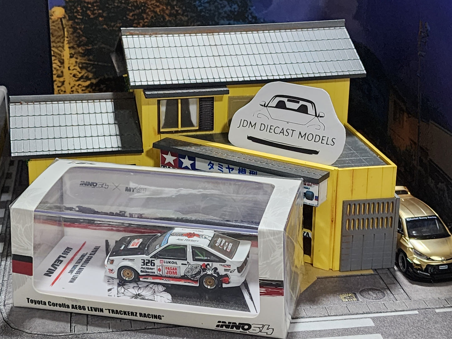 Inno64 Toyota Corolla AE86 Levin Trackerz Racing IN64-AE86-TRACKERZ