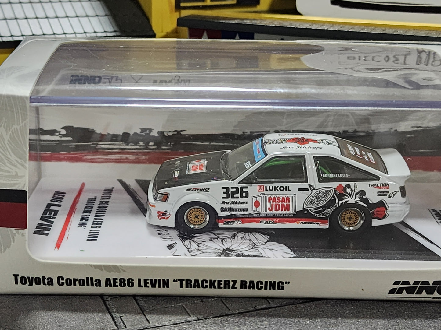 Inno64 Toyota Corolla AE86 Levin Trackerz Racing IN64-AE86-TRACKERZ