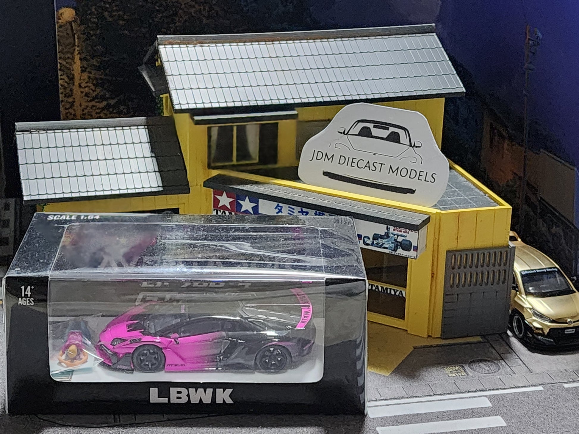 Star Model LBWK Aventador LP700-4 GT Evo Pink/Black Official with Figu ...