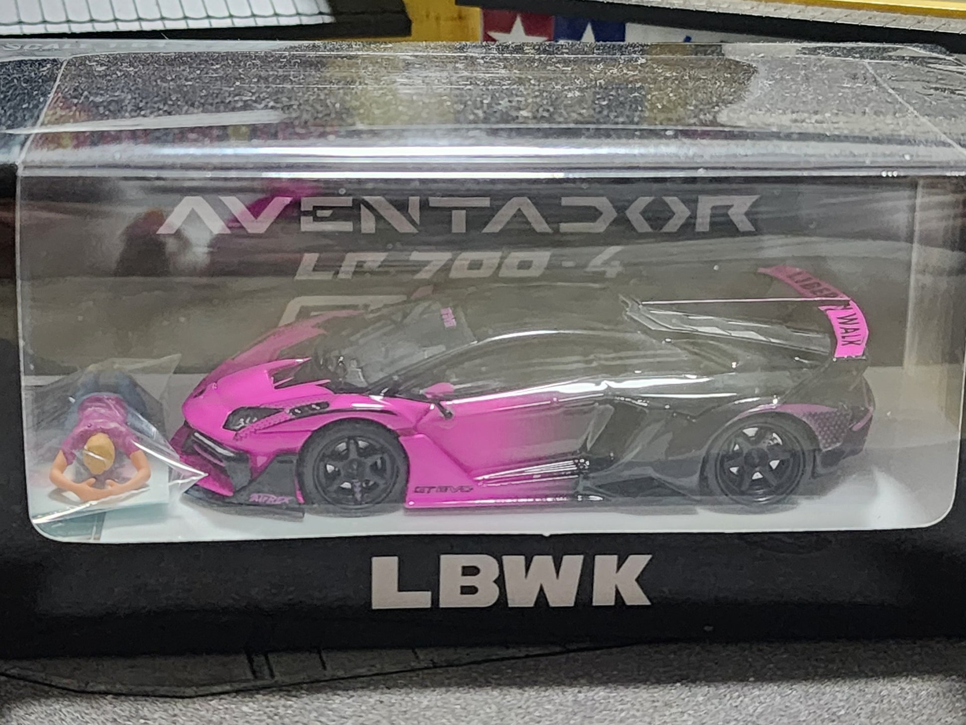 Star Model LBWK Aventador LP700-4 GT Evo Pink/Black Official with Figu ...