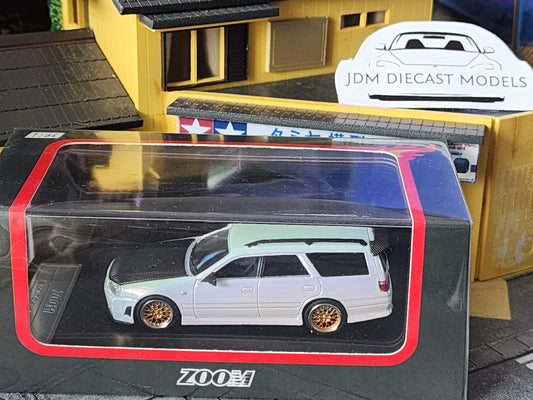 Zoom 1/64 Nissan Stagea R34 Magic White