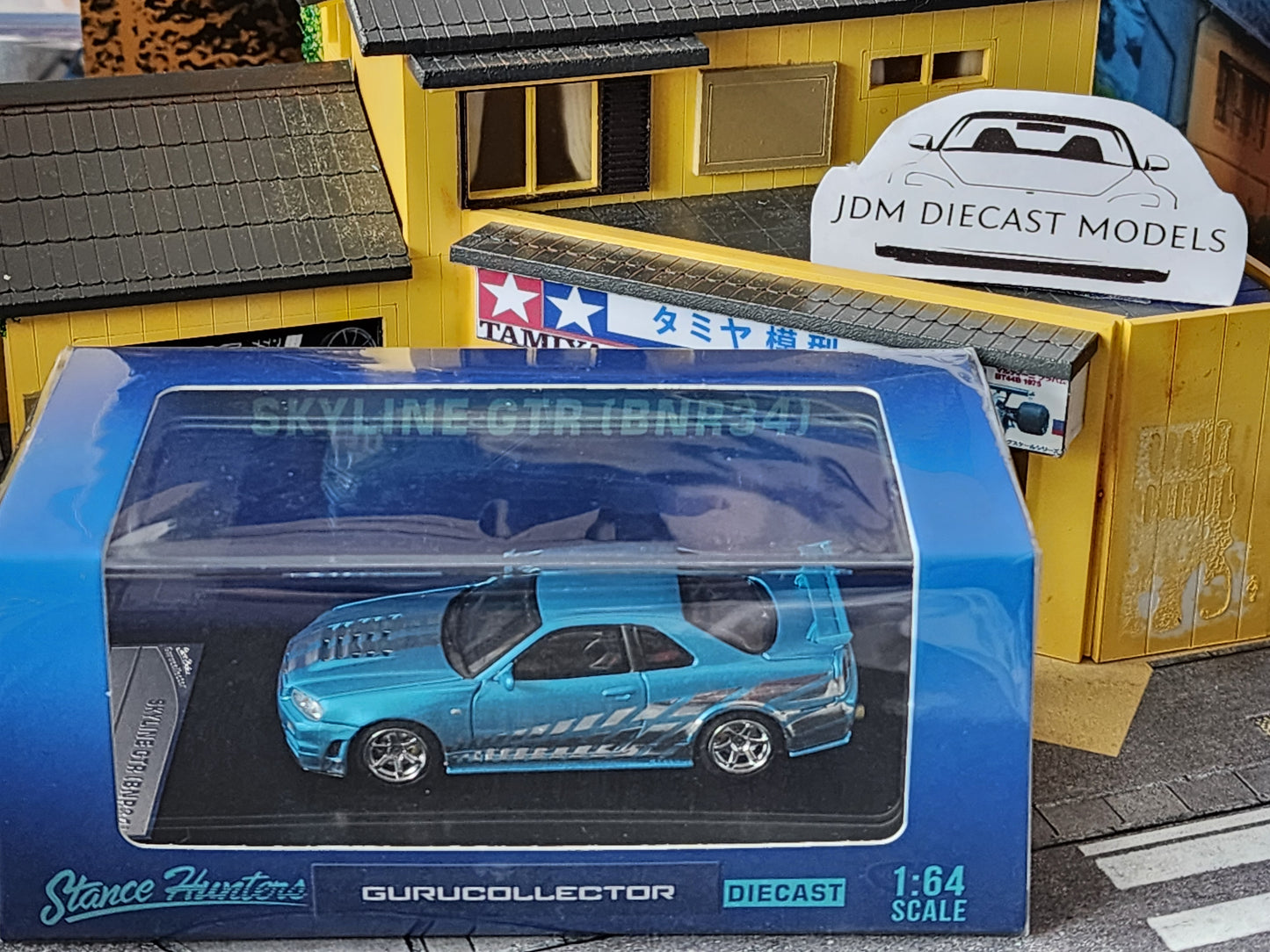 Stance Hunter Skyline GT-R BNR34 Z-tune 888pcs
Light Blue with Silver Stripes