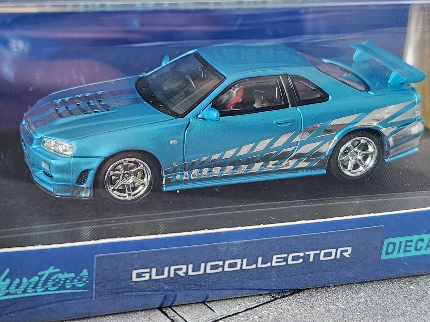 Stance Hunter Skyline GT-R BNR34 Z-tune 888pcs
Light Blue with Silver Stripes