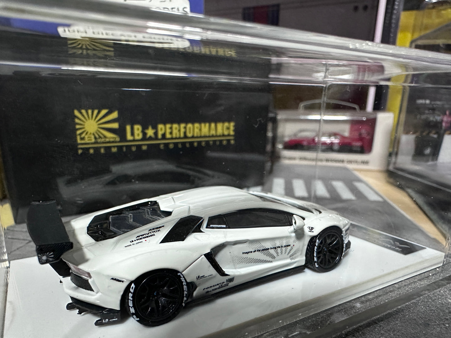 LB PERFORMANCE 1:64 LIBERTY WALK LB-WORKS Aventador LP700 White Resin