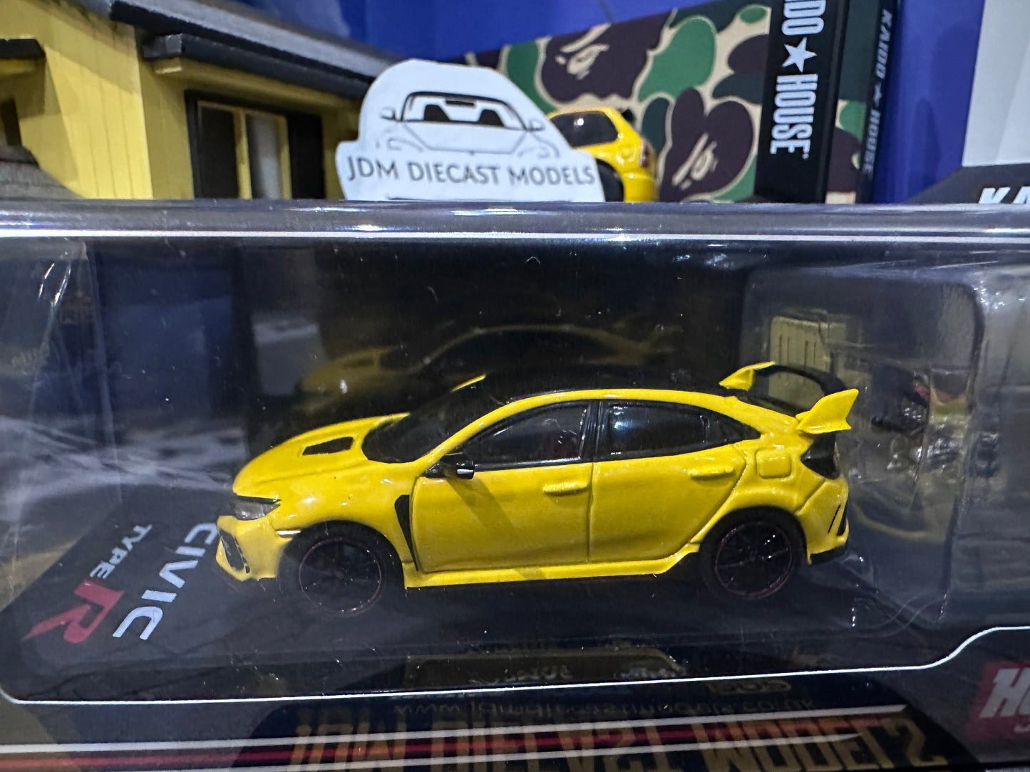 Hobby Japan Honda CIVIC TYPE R FK8 2020 with Engine Display Model Sunlight Yellow II HJ642055BY
