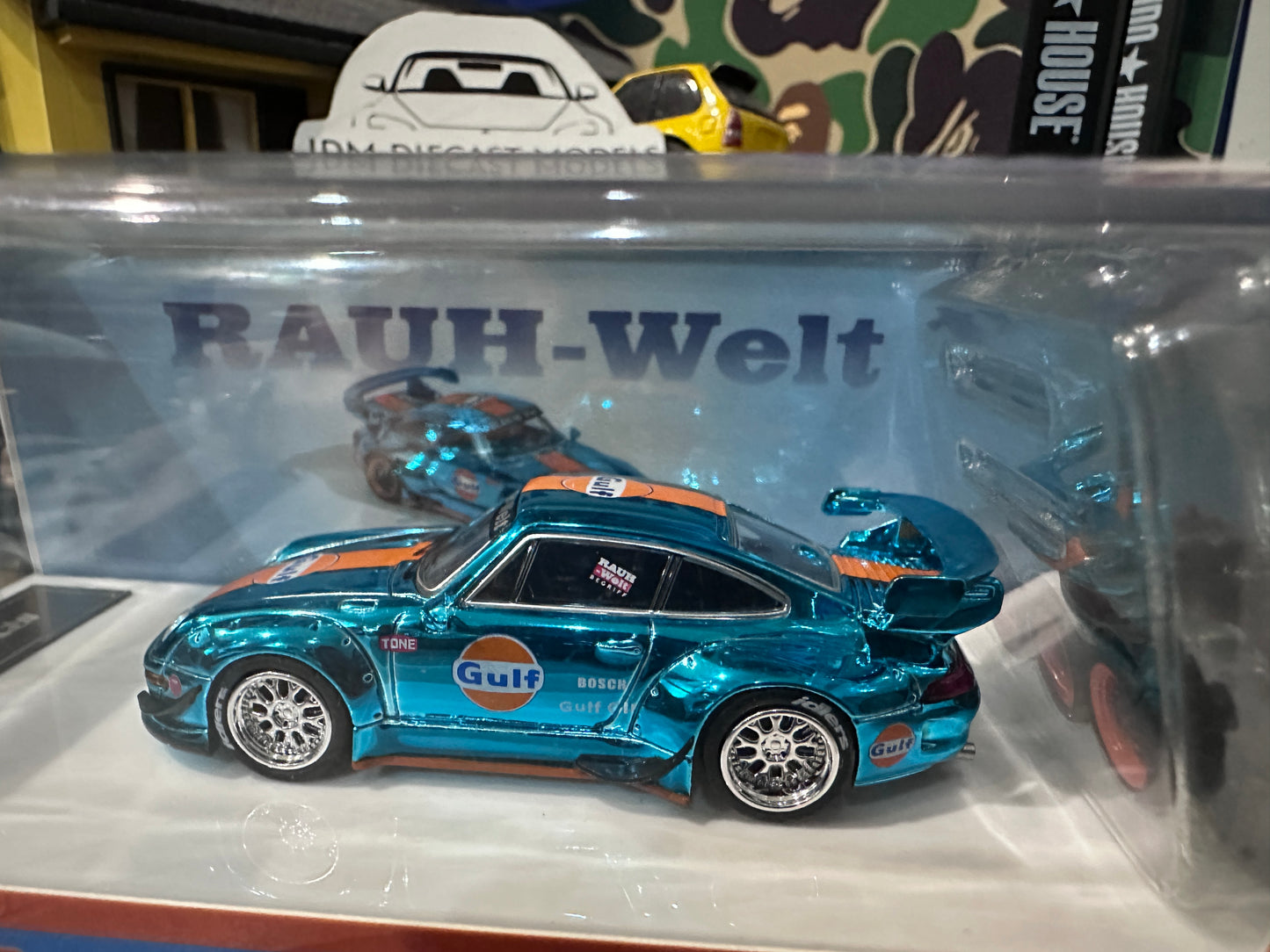 Fast Speed RWB 993 GT Chrome Gulf comes with extra sets of Wheels