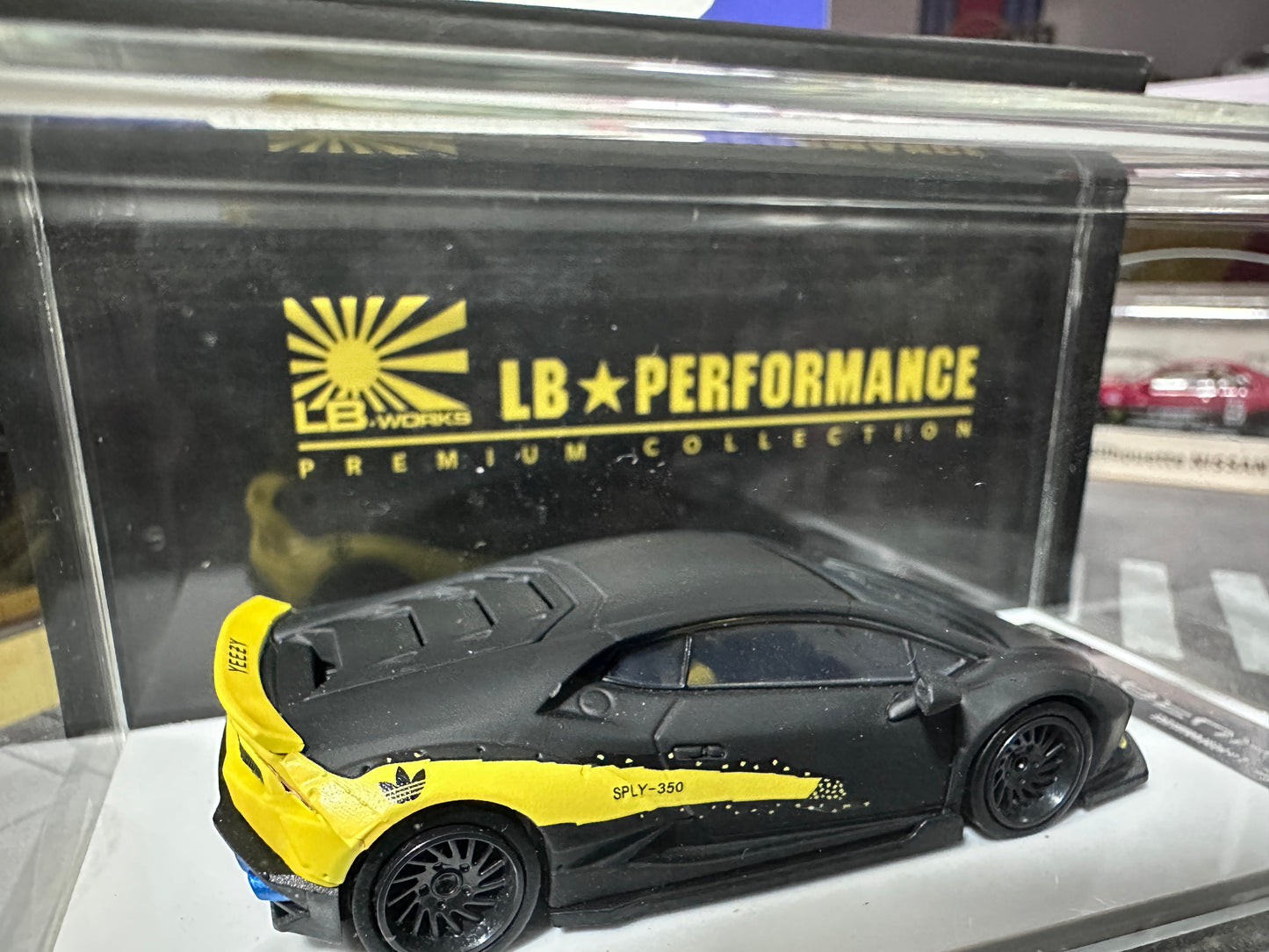LB PERFORMANCE 1:64 LIBERTY WALK LB-WORKS Huracan LP610 Matt Black/Yellow Resin
