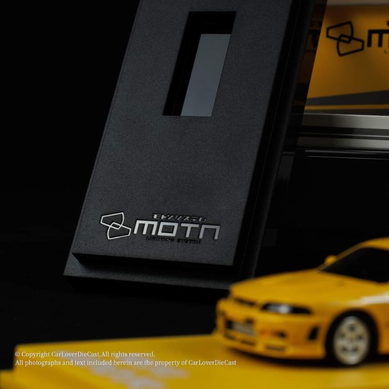 Kyosho Nissan Skyline Nismo 400R yellow with Magazine and MOTN base