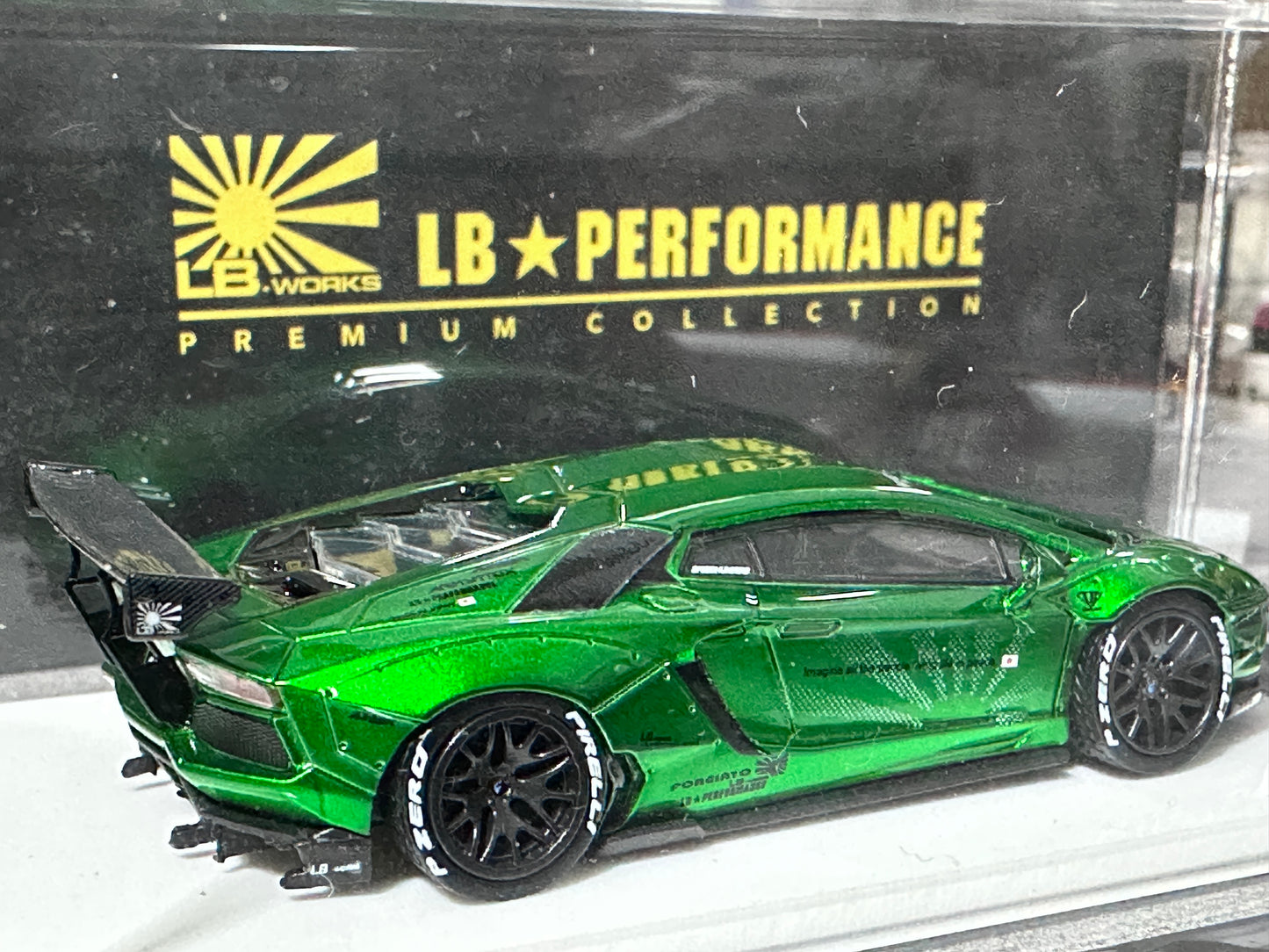 LB PERFORMANCE 1:64 LIBERTY WALK LB-WORKS Aventador LP700 Chrome Green Resin