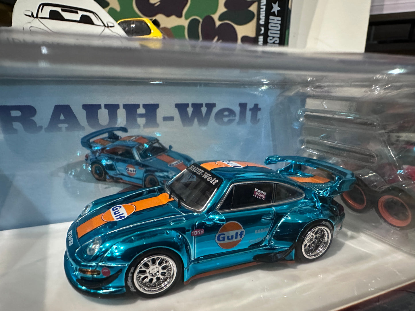 Fast Speed RWB 993 GT Chrome Gulf comes with extra sets of Wheels