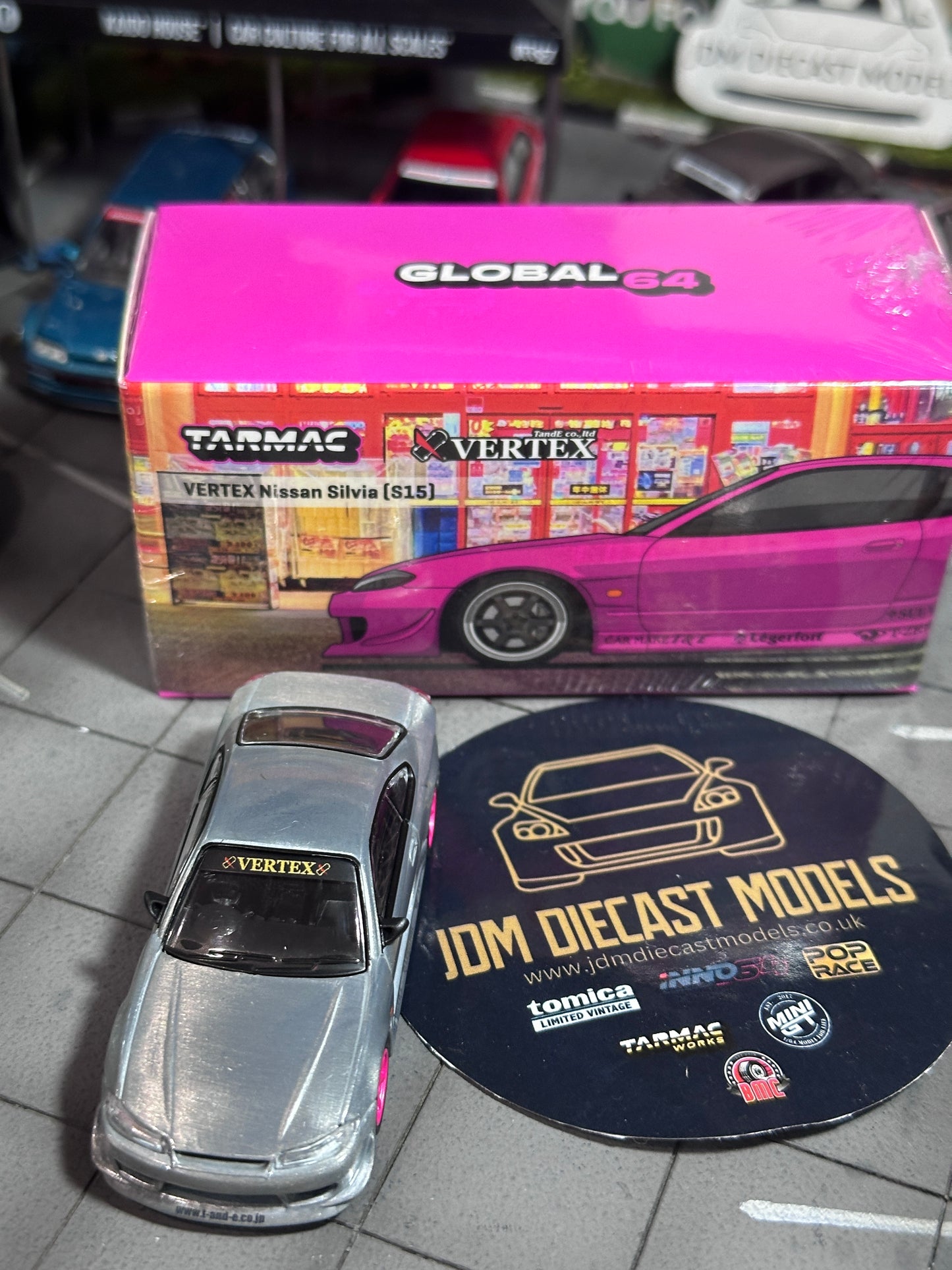 [Chase] Tarmac Works VERTEX Nissan Silvia (S15) Pink T64G-023-PI