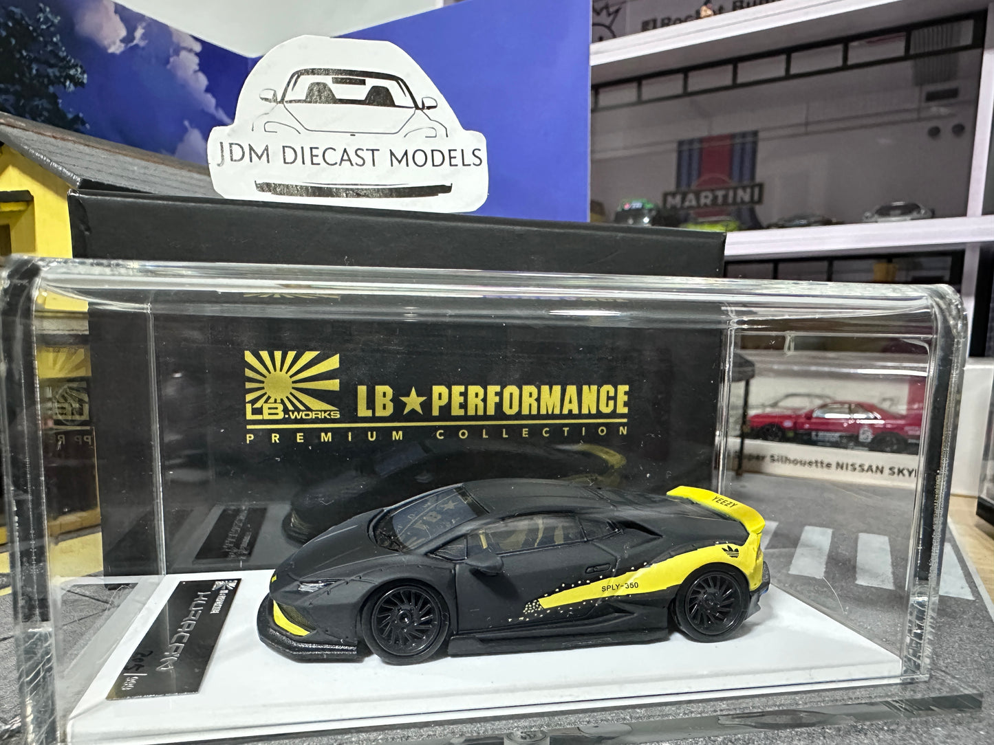LB PERFORMANCE 1:64 LIBERTY WALK LB-WORKS Huracan LP610 Matt Black/Yellow Resin