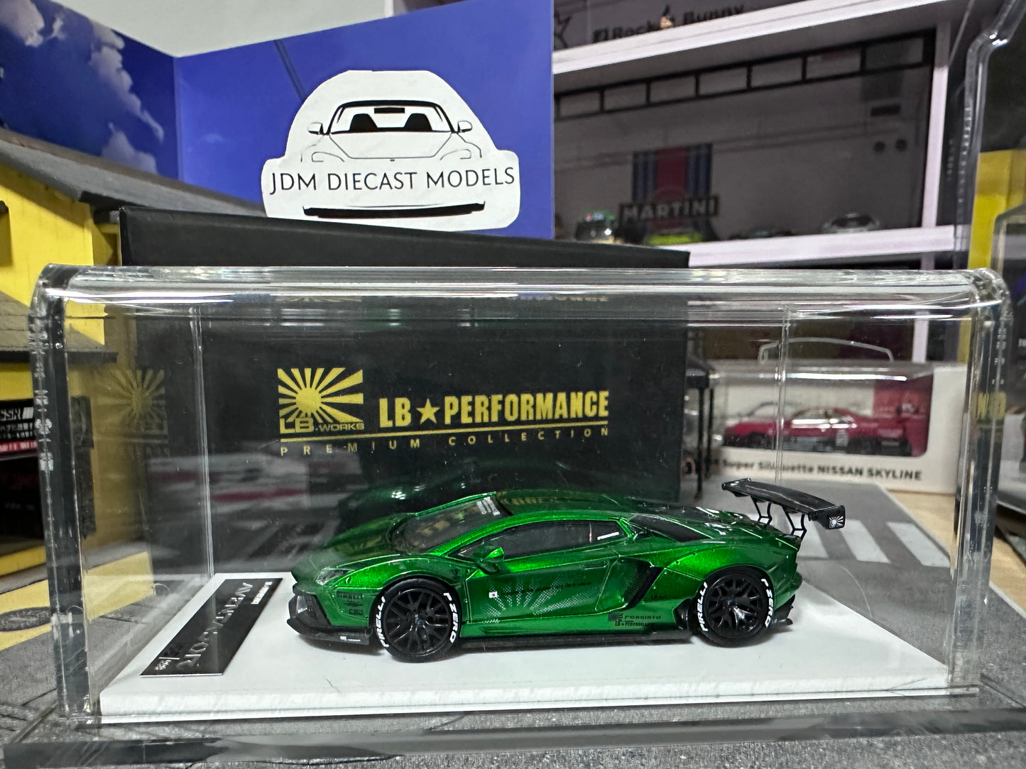 LB PERFORMANCE 1:64 LIBERTY WALK LB-WORKS Aventador LP700 Chrome Green Resin
