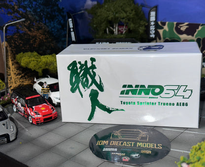 Inno64 Toyota Sprinter Trueno AE86 “Keiichi Tsuchiya” (with chance of chase car) IN64-AE86-KT