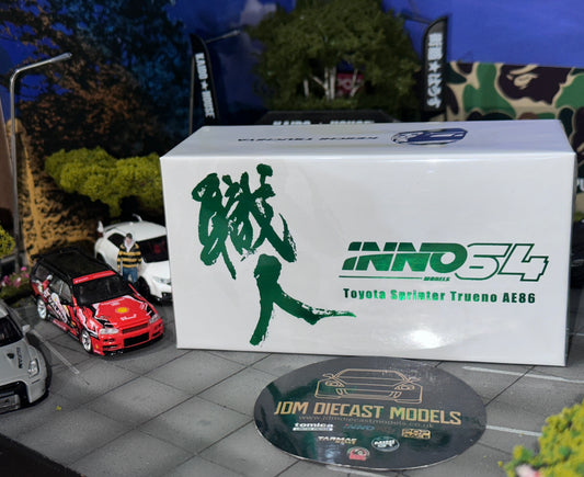 Inno64 Toyota Sprinter Trueno AE86 “Keiichi Tsuchiya” (with chance of chase car) IN64-AE86-KT