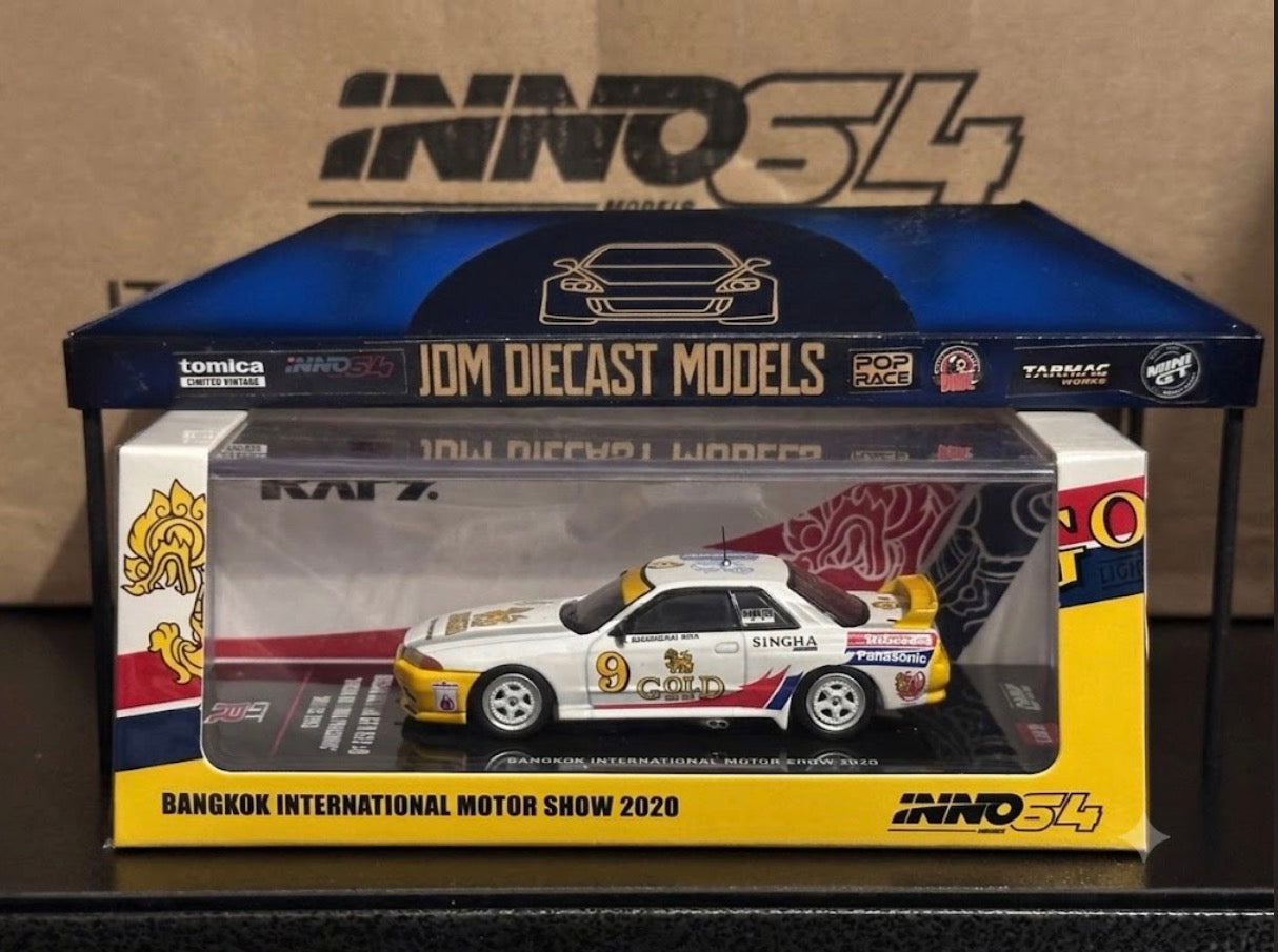 Inno64 Nissan Skyline GTR R32 #9 "Singha National Panasonic" APTCC 1992 (2000Pcs made)