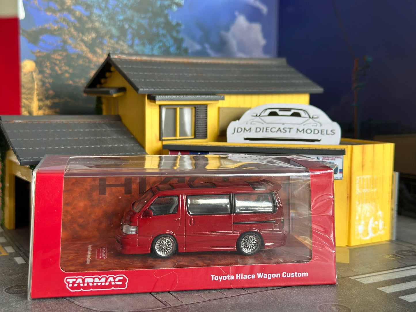 Tarmac Works Toyota Hiace Wagon Custom Red