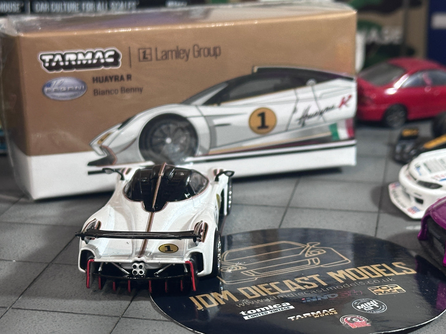 [Chase] Tarmac Works Pagani Huayra R - Lamley Special Edition (Bianco Benny) T64G-TL035-WH