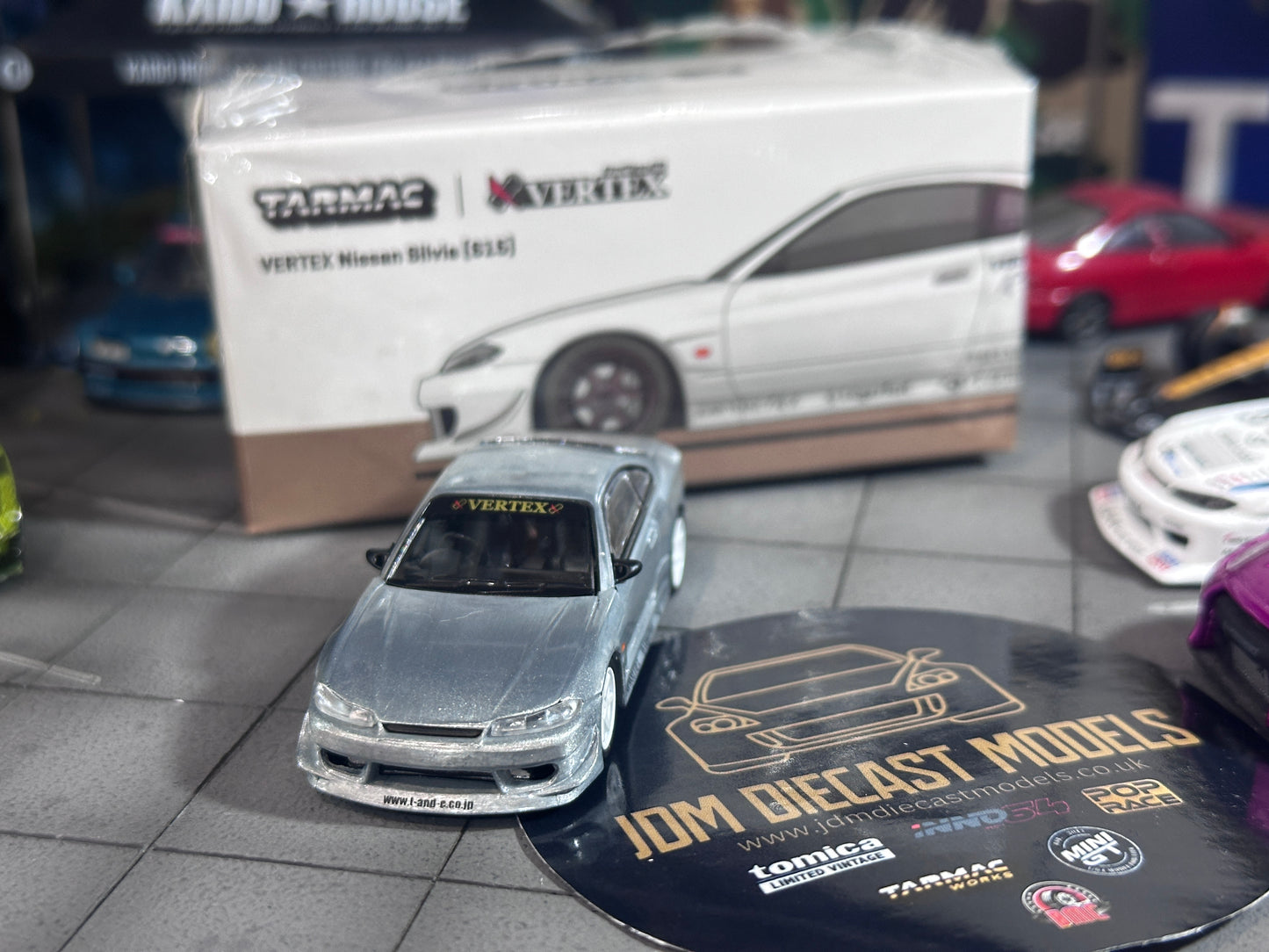 [Chase] Tarmac Works Nissan Silvia S15 White Metallic - Lamley Special Edition (White) T64G-023-WH